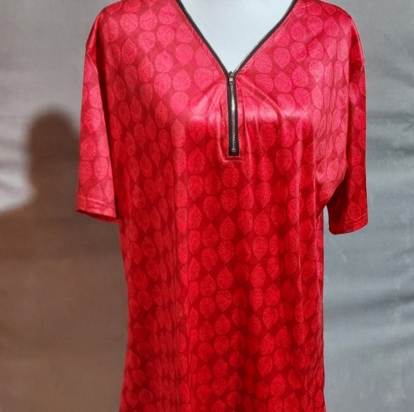 Womans top with half zipper - Picture 2 of 7